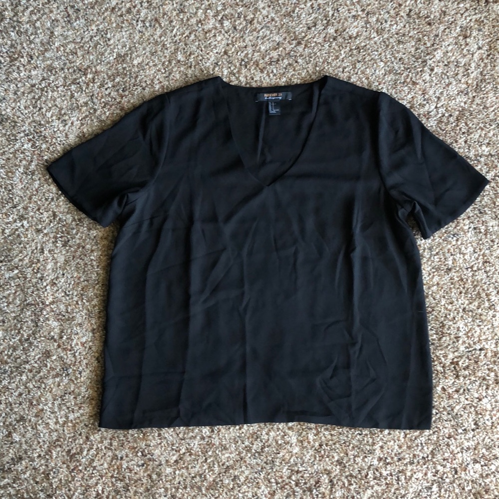 FOREVER 21 🖤 Black V-Neck Short Sleeve Blouse - L